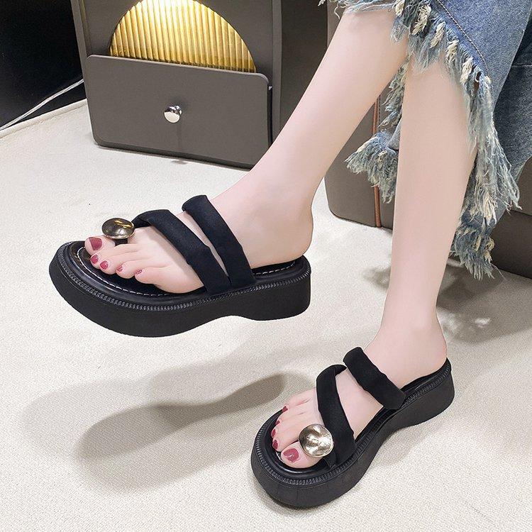 Slippers women's 2025 new summer outer wear cover toe sandals fashion thick sole height increase versatile casual cool slippers