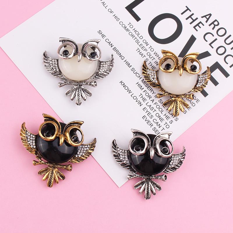 Fashionable and personalized alloy diamond studded owl animal brooch for both men women, popular chest accessories