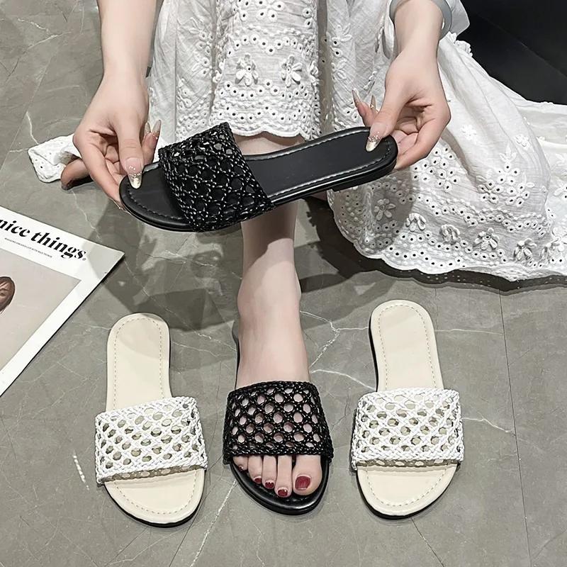 Plus Size 2025 Summer Open Toe Women's Slippers Hot Sale Round Toe Hollow Weave Flat with Sandals Daily Beach Slippers