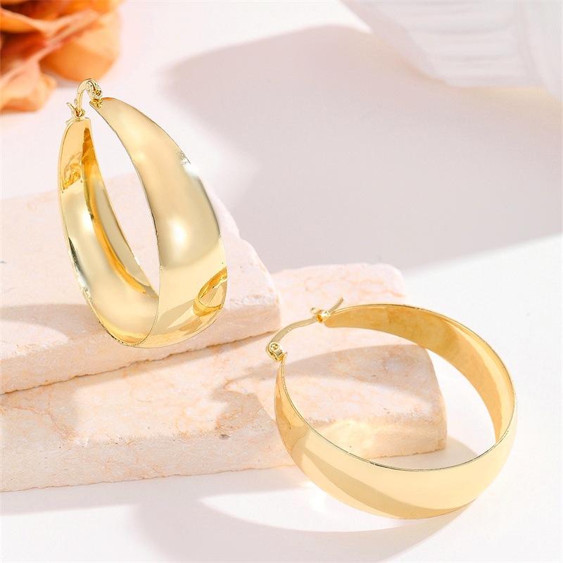 Simple and Elegant Smooth Surface C-shaped Earrings, Retro and Niche Geometric Stud Earrings