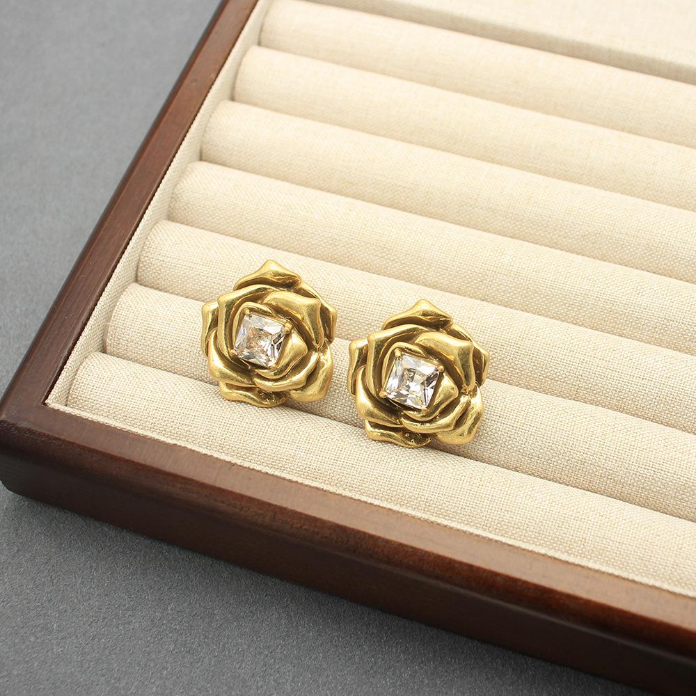 Vintage Women's Multi-layer Rose Pendant Necklace with Square Diamonds