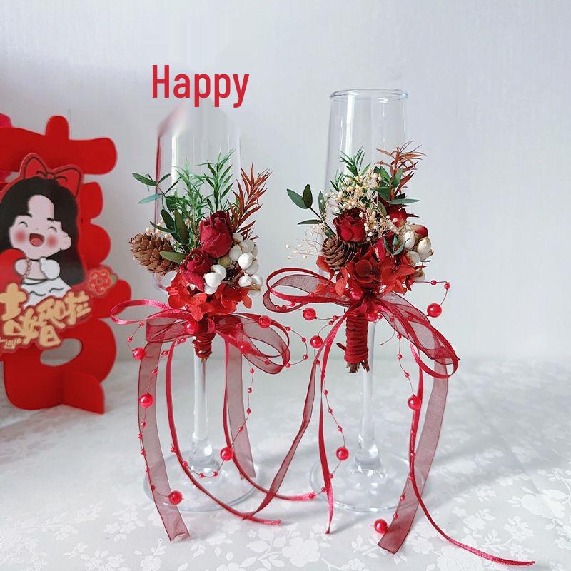 Elegantes Braut-Champagnerglas mit hohem Stiel und floralem Design für Hochzeits-Toasts