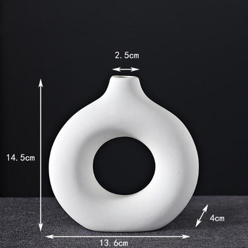 Geometric Hollow Out Ceramic Doughnut Vase Modern Dry Flower Arrangement Vase for Home Living Room Hotel Decor