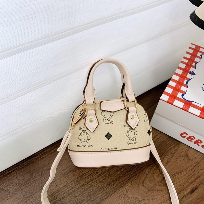 Children's messenger bag, girl shell bag 2025 new fashion simple bear printing mini portable bag