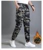 Męskie Grube Odporne na Ścieranie Spodnie Robocze w Kamuflażu - Casualowe i Luźne, z Dodatkiem Weluru na Zimę
