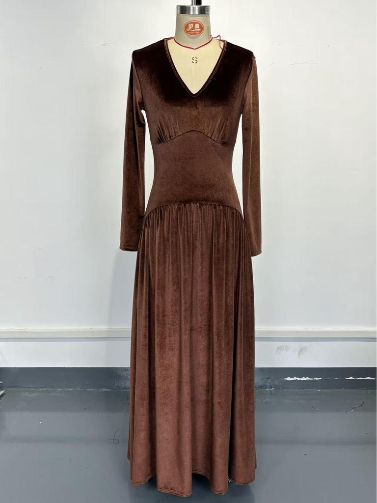 European & American Women's Elegant Long-Sleeved Velvet Dress - Shiny, Waist-Cinching Winter Fashion