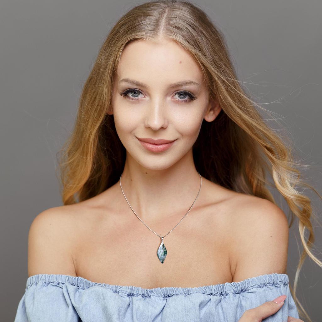 [KOAI] Moss Agate Leaf Motif Amulet Power Stone Pendant for Women
