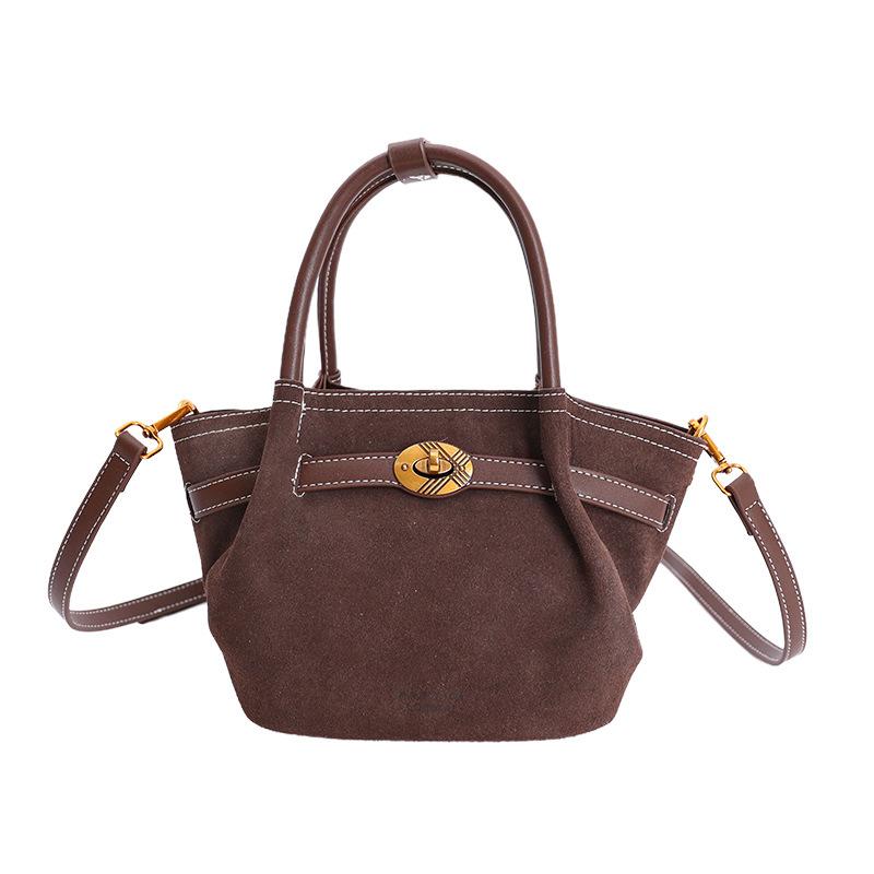 

Mini and Niche Ladies Handbag, Fashionable Small Bag Design, Single-shoulder Crossbody Bag, Hand-held Wallet кавовий