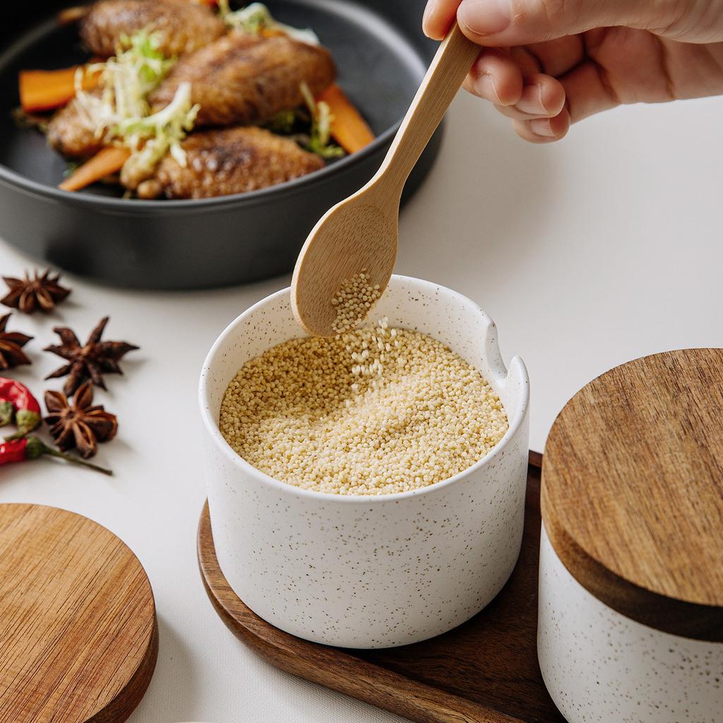 Japanese Style Ceramic Seasoning Jar Set Spice Jar Bottle With Spoon Kitchen Sugar Salt Spices Storage Box with Tray Pepper Jar
