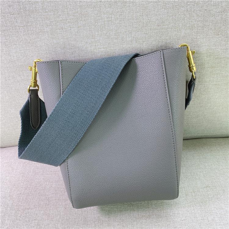2023 New star with the same wide shoulder strap sangle bucket bag single shoulder oblique span leather women's bag simple child and mother bag