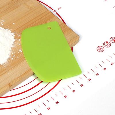 Sada 2 kusů vykrajovátek na těsto Chlebové nástroje pro pečení Půlkruhová škrabka na těsto s ergonomickým designem