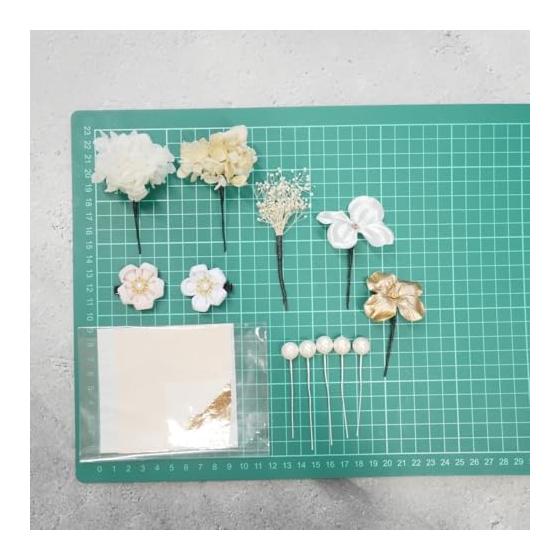 Lomeri Tsumami Zaiku Chirimen Hair Accessory for Coming-of-Age Ceremony, Graduation, Wedding, Furisode - White Gold A420