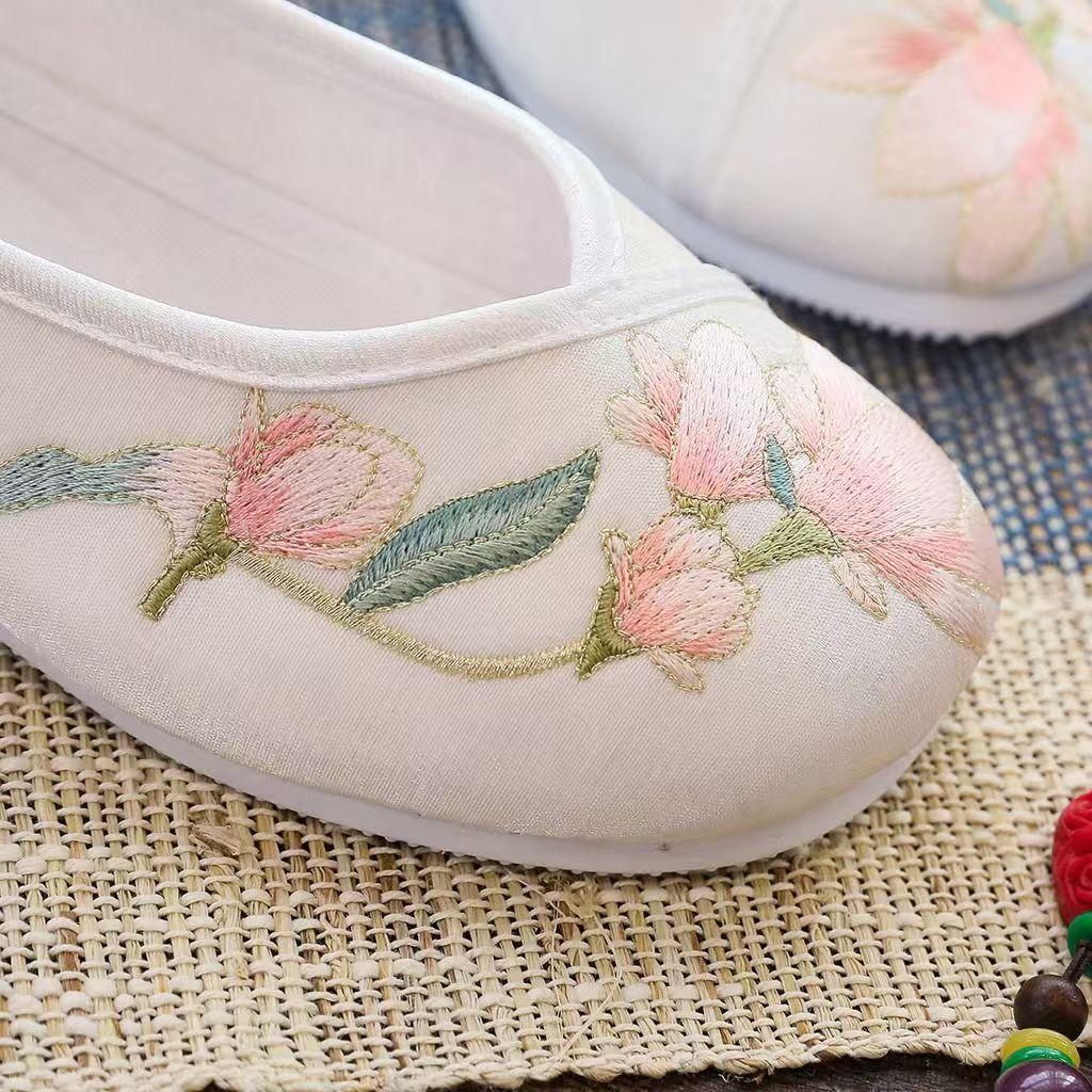 Damenschuh im ethnischen Stil, flache Sohle, bestickt, weiche Sohle, rutschfest, flache runde Spitze, Schnallenriemen, Hanfu-Schuhe, Mary-Jane-Schuhe