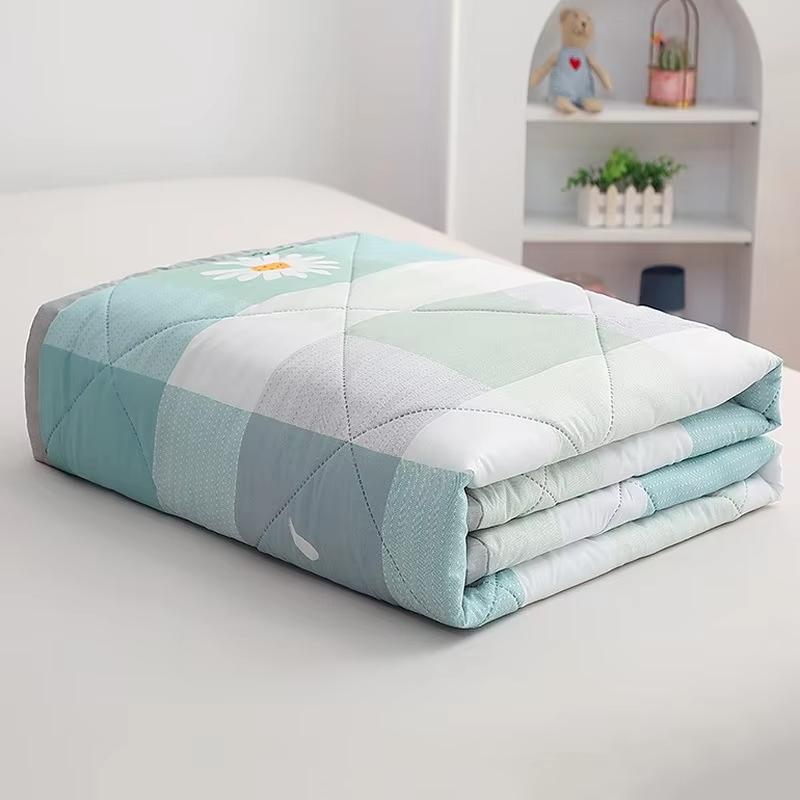 Trendy Hot - Season Bedding: Lightweight Single Summer Quilt, Breathable & Perfect for Air - Conditioned Rooms, College Students