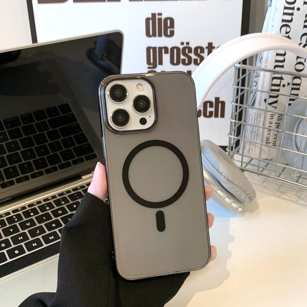 Applicable to iPhone16 magnetic mobile phone case Apple 17PROMAX ice mist skin matte magnetic suction ultra-thin PC anti-drop