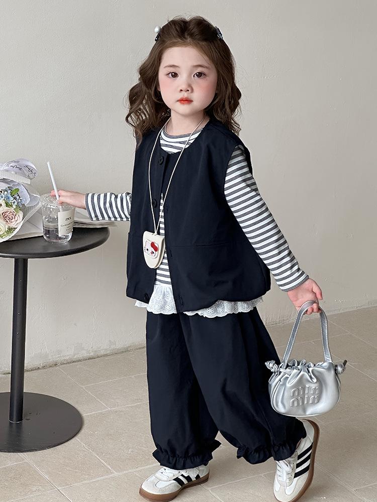 Girls' Korean Style Autumn Vest Three-Piece Outfit: Trendy, Casual, and Beautiful