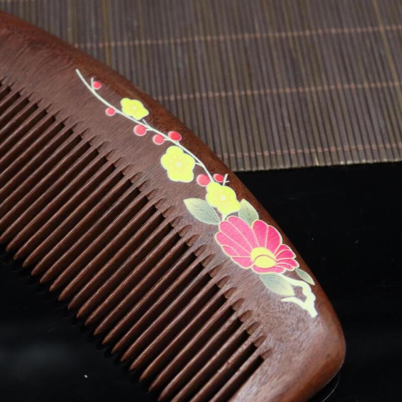 Beiyou Sandalwood Traditional Painted Handled Comb