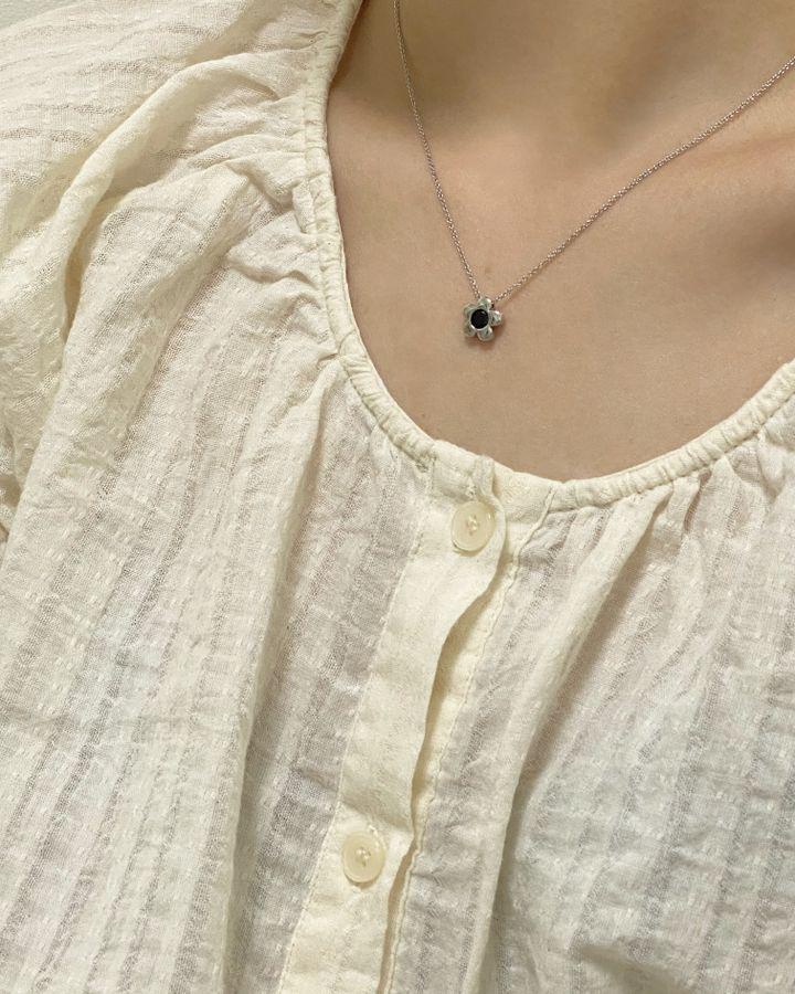 Su Chuang S925 Sterling Silver Black Diamond Plum Blossom Necklace for Women, Elegant Light Luxury Versatile Clavicle Chain