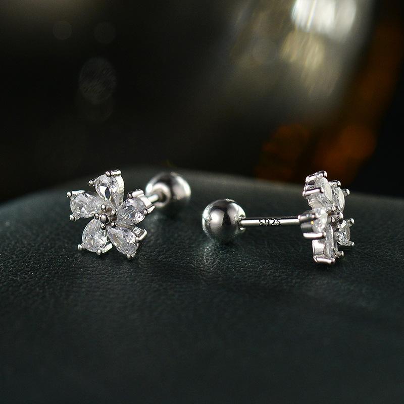 925 Sterling Silver Inlaid Zircon Snowflakes Stud Earrings for Women Fashion Earrrings Jewerly Wedding Gift Sparkling Ear Studs