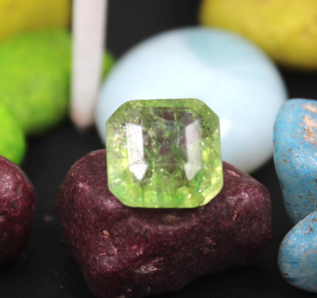 5.85 Carat Excellence Quality Emerald Shape Green Emerald Colombia Certified Gemstone SN63