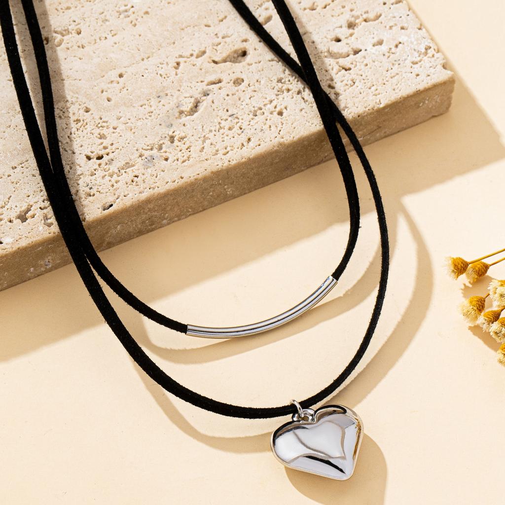 One Piece of Women's Pendant Necklace Ccb Heart-Shaped Velvet Rope Fashion Simple Pendant Necklace Suitable for Daily and Holiday Wear