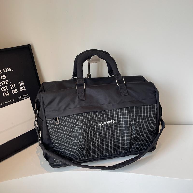 

Large capacity short-distance luggage bag travel bag sports and leisure fitness bag women s wet and dry separation swimming training messenger bag чорний