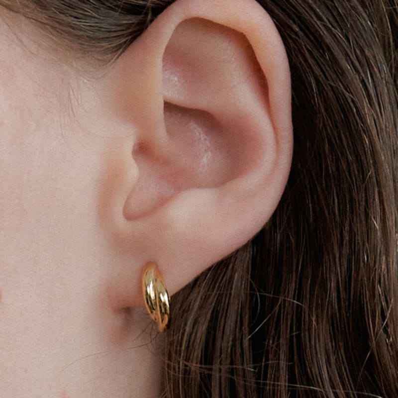 OVLA TWO LINE TWIST EARRING_2COLOR JE044