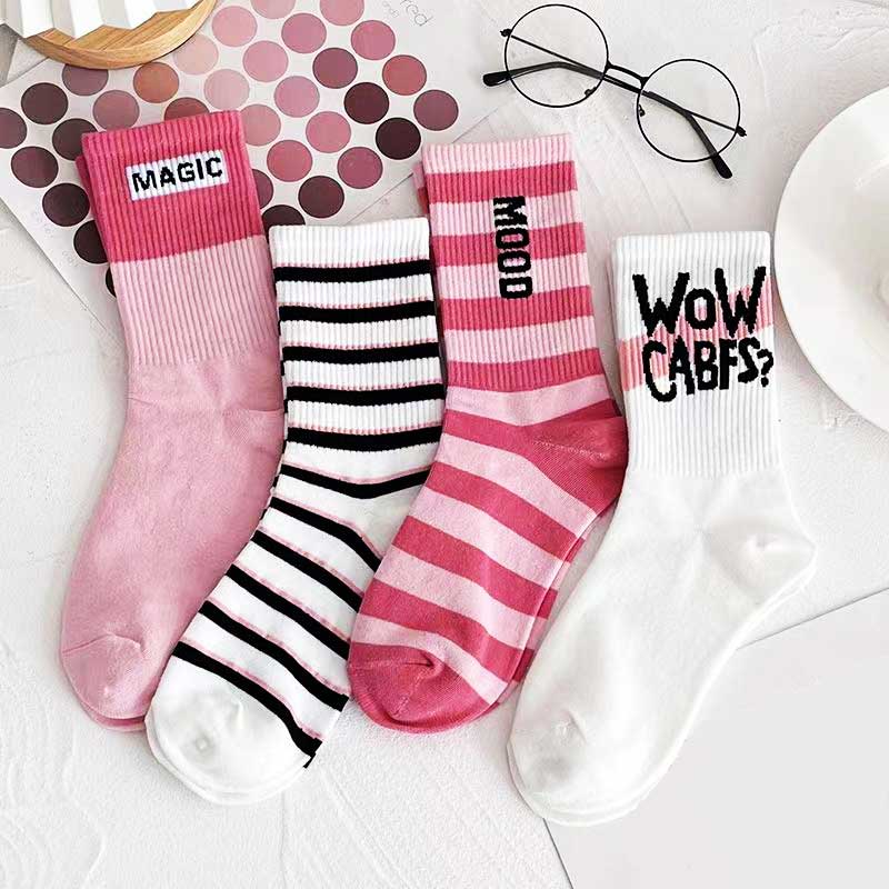 

Жіночі спортивні шкарпетки. Рожеві ошатні Y2K смішні шкарпетки. Шкарпетки для дівчаток у смужку. Білі смішні шкарпетки з принтом Harajuku, 4 пари. One Size