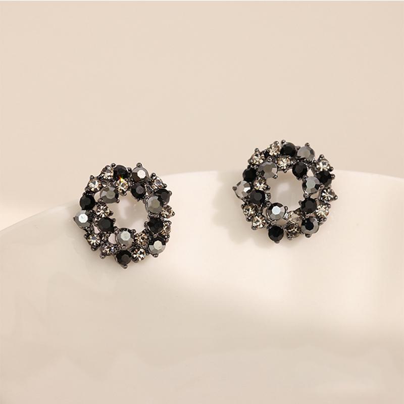 Hollow Out Inlaid Rhinestone Round Earrings for Women Vintage Fashion Delicate Stud Earrings 2024 New In Black Zircon Gift