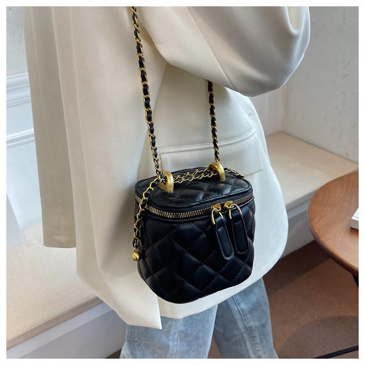 Chic Urban Minimalist Small Bag 2021 Fashion Winter Shoulder Bag Vintage Chain Bag