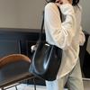 Trend 2025 New Winter Casual Fashion Bucket Retro Shoulder Bag Versatile Underarm Handbag
