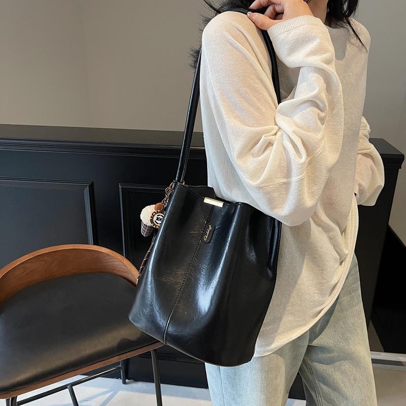 Trend 2025 New Winter Casual Fashion Bucket Retro Shoulder Bag Versatile Underarm Handbag