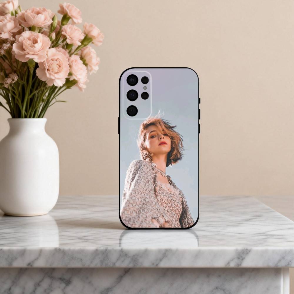 vibrant E-Emma M-Myers Actress Phone Case For Samsung S25,24,23,22,30,21,10,9,Ultra,Plus,Lite,FE,4,5 G Soft Black Case