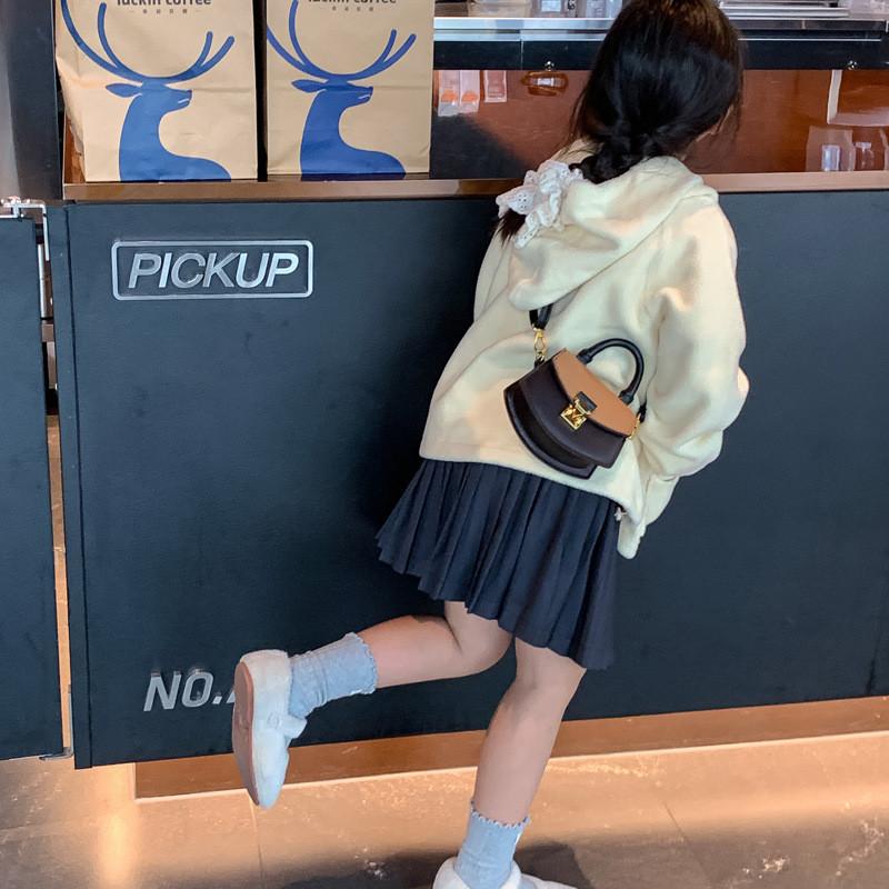 Adorable Mini Shoulder Bag For Kids Featuring Trendy Geometric Design And Stylish Colors