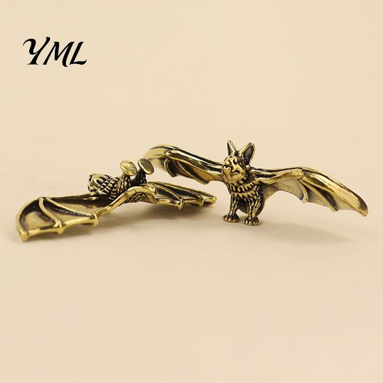 Durable Metal Animal Decor Brass Bat Figurines, Vintage Copper Flying Statue, Collectible Mini Miniature Sculpture Ornament, Desk Feng Shui for Office