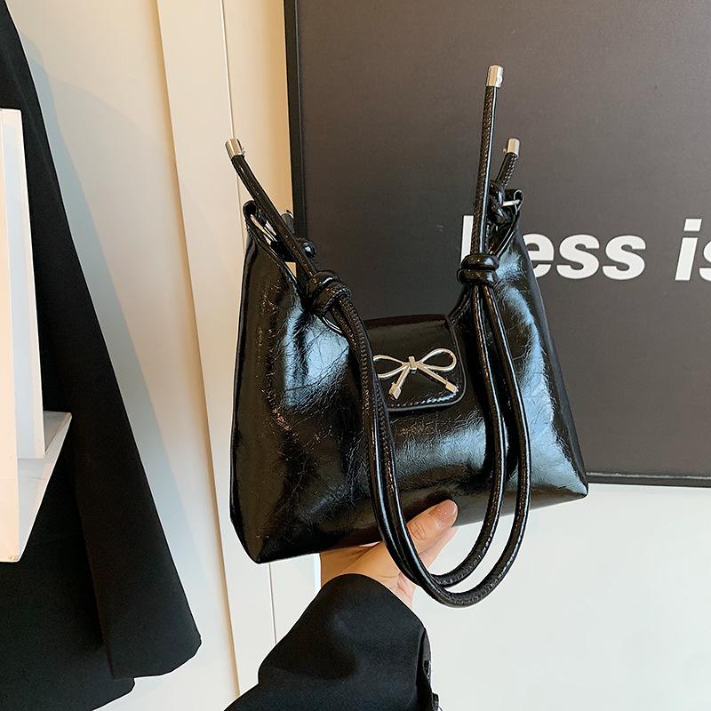 Simple fashion crescent bag women 2 new summer simple fashion shoulder bag simple fashion messenger bag women
