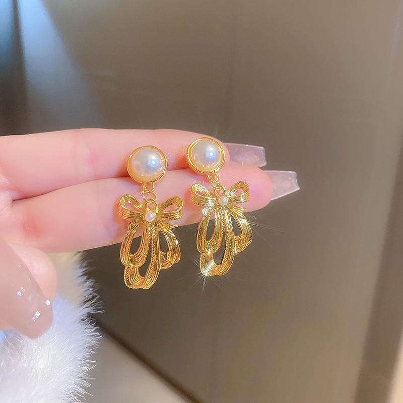 Vintage Silver Pearl Stud Earrings - Elegant Light Luxury Court Style