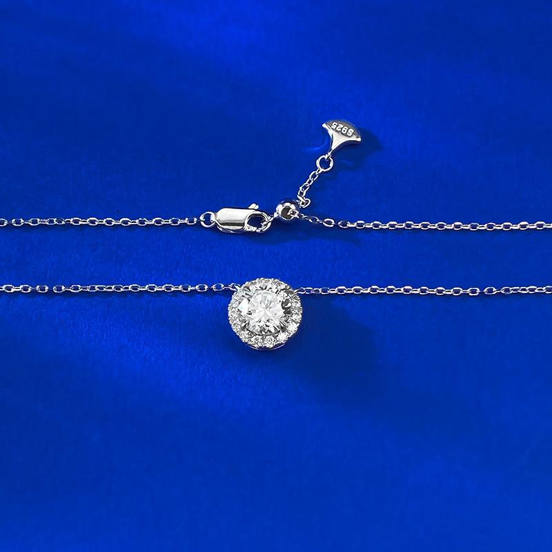 Classic 7Mm Round Diamond Circle Necklace Elegant Pendant