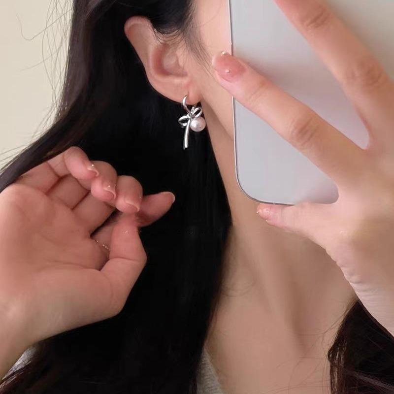 Brogan Pearl Stud Earrings - Elegant and Luxurious Ear Jewelry with A Touch of Sophistication