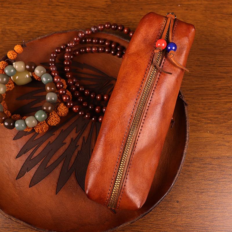 

Head Layer Leather Pencil Case, Large Capacity Storage Bag, Genuine Leather Glasses Bag, Hand Polished Retro Zipper Pen Case світло-коричневого кольору