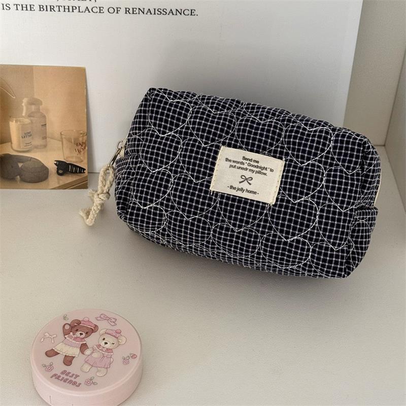 Quilted Love Lattice Handheld Cosmetic Bags Large Capacity Portable Travel Storage Bag Women Zipper Money Phone Bag Clutch Gifts
