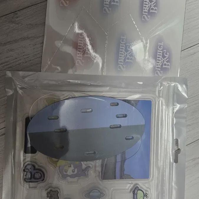 

Iu Фан-встреча Предзаказ Бонус Вращающийся акрил, Тату-наклейка