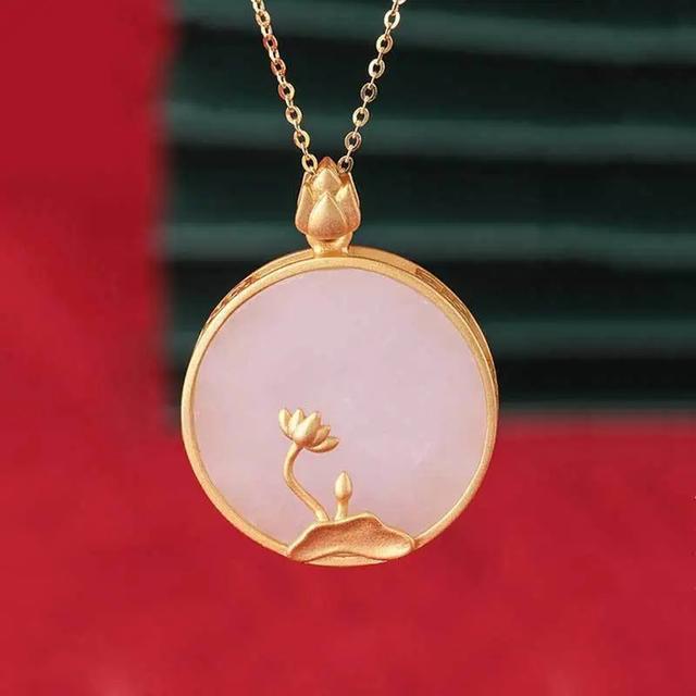 Stříbrné vykládané přírodní hetian nefrit lotosový květ kulatý značka přívěsek náhrdelník čínský styl retro kouzlo dámské šperky