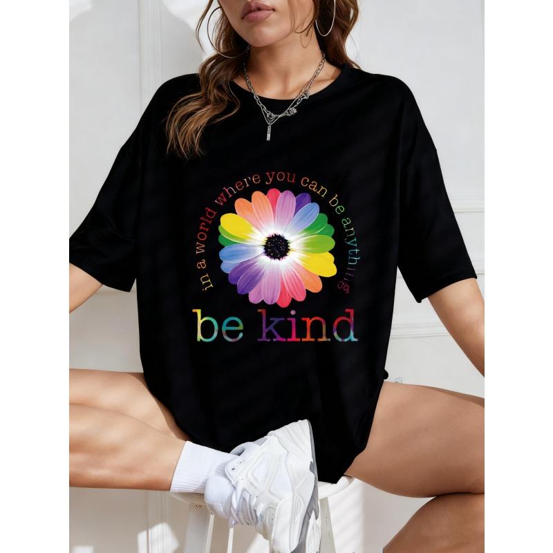 Oversized T-Shirt with Rainbow Gradient Daisy Print – "be Kind" Heartwarming Slogan Artistic Top