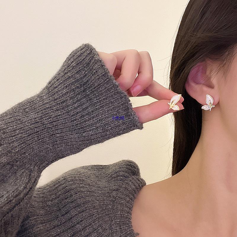 Korean Style Butterfly Stud Earrings – Trendy Personality Design for Women