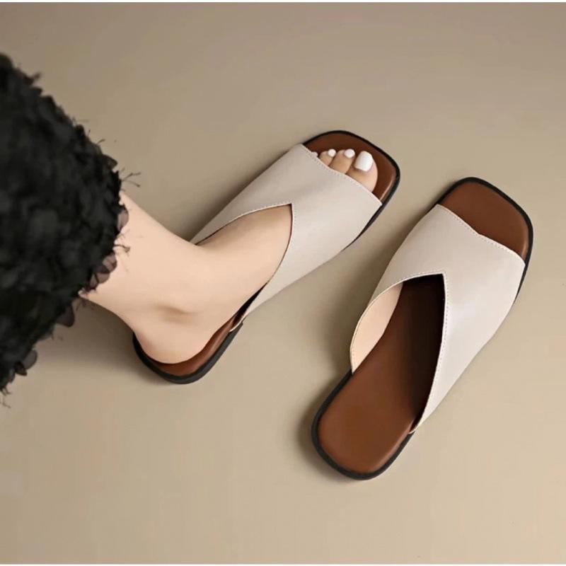 Korean Version of Temperament Cool Slippers for Women To Wear 2024 Summer New Square-headed Open-toed Simple Flat-bottomed Casual One-word Slippers
