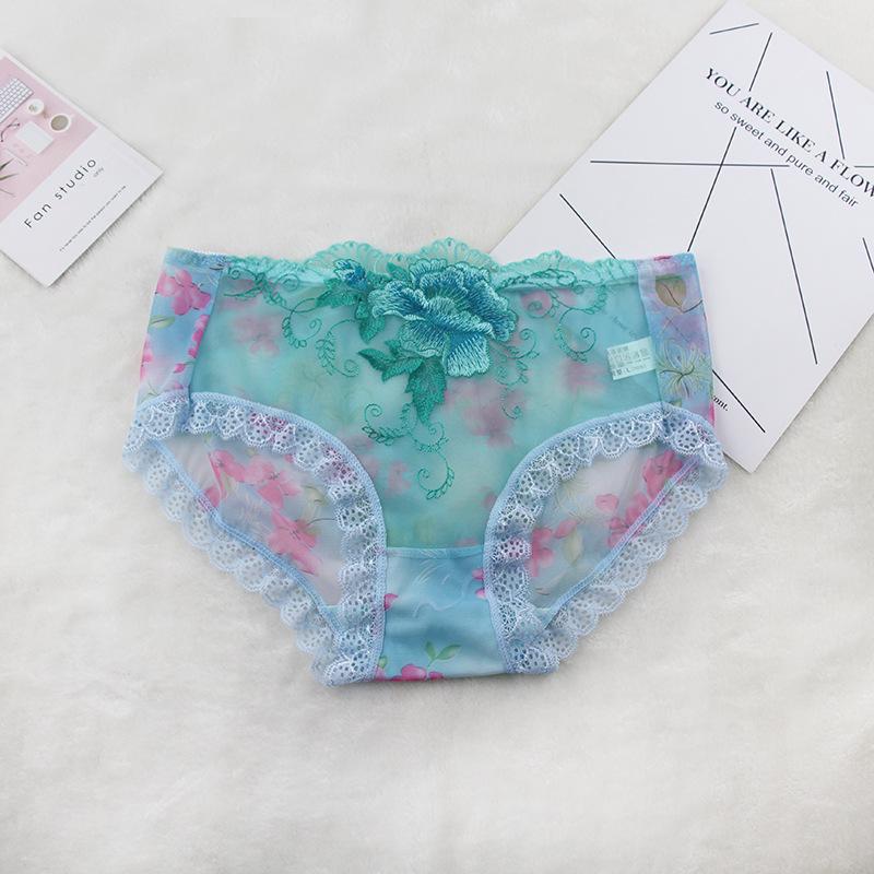 

Женские прозрачные трусики средней посадки с кружевной отделкой и вышивкой в виде роз M синий