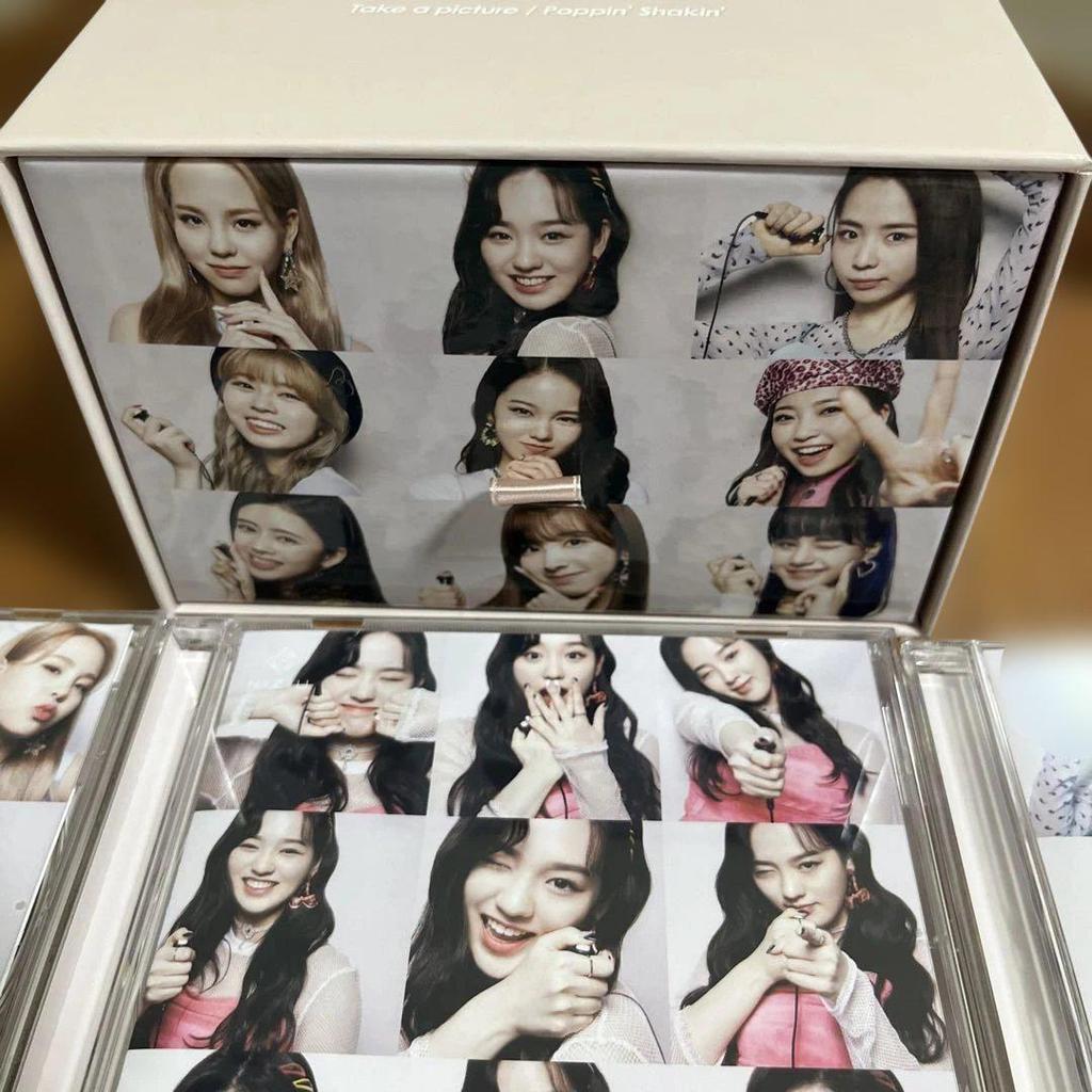 [USED] NiziU Take a Picture / Poppin' Shakin'