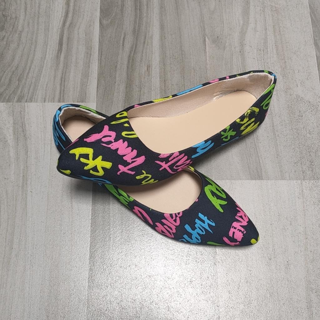 Yeni Varış Kadın Sivri Burun Güzel ve Moda Yaz Ayakkabı Düz ​​Balerin Rahat Rahat Kadın Ayakkabı