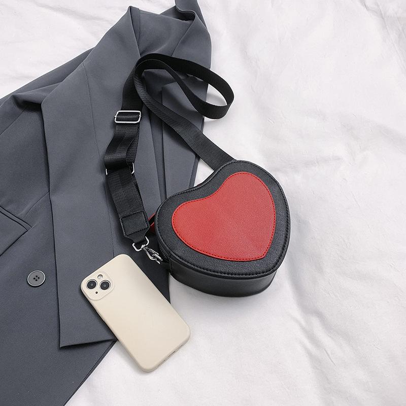 Bags Cute Peach Heart Small Bag 2025 New Mori Sweet Girl Foreign Style Versatile Contrasting Color Messenger Love Bag